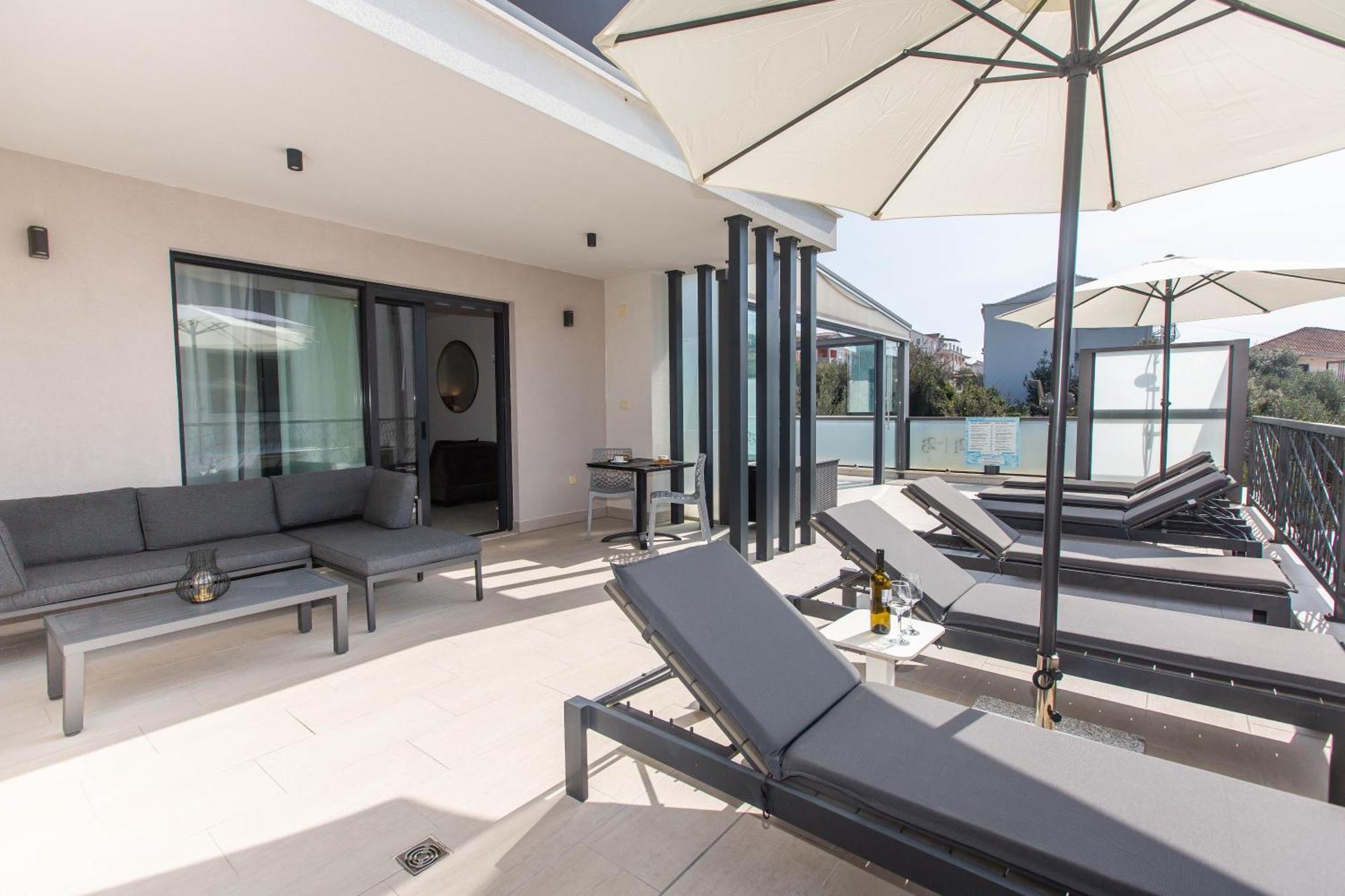 Villa 23 A Heated Pool Trogir Exterior foto